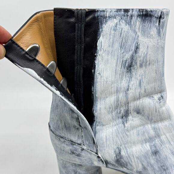 MAISON MARGIELA Painted White Tabi Boots - Picture 8 of 11